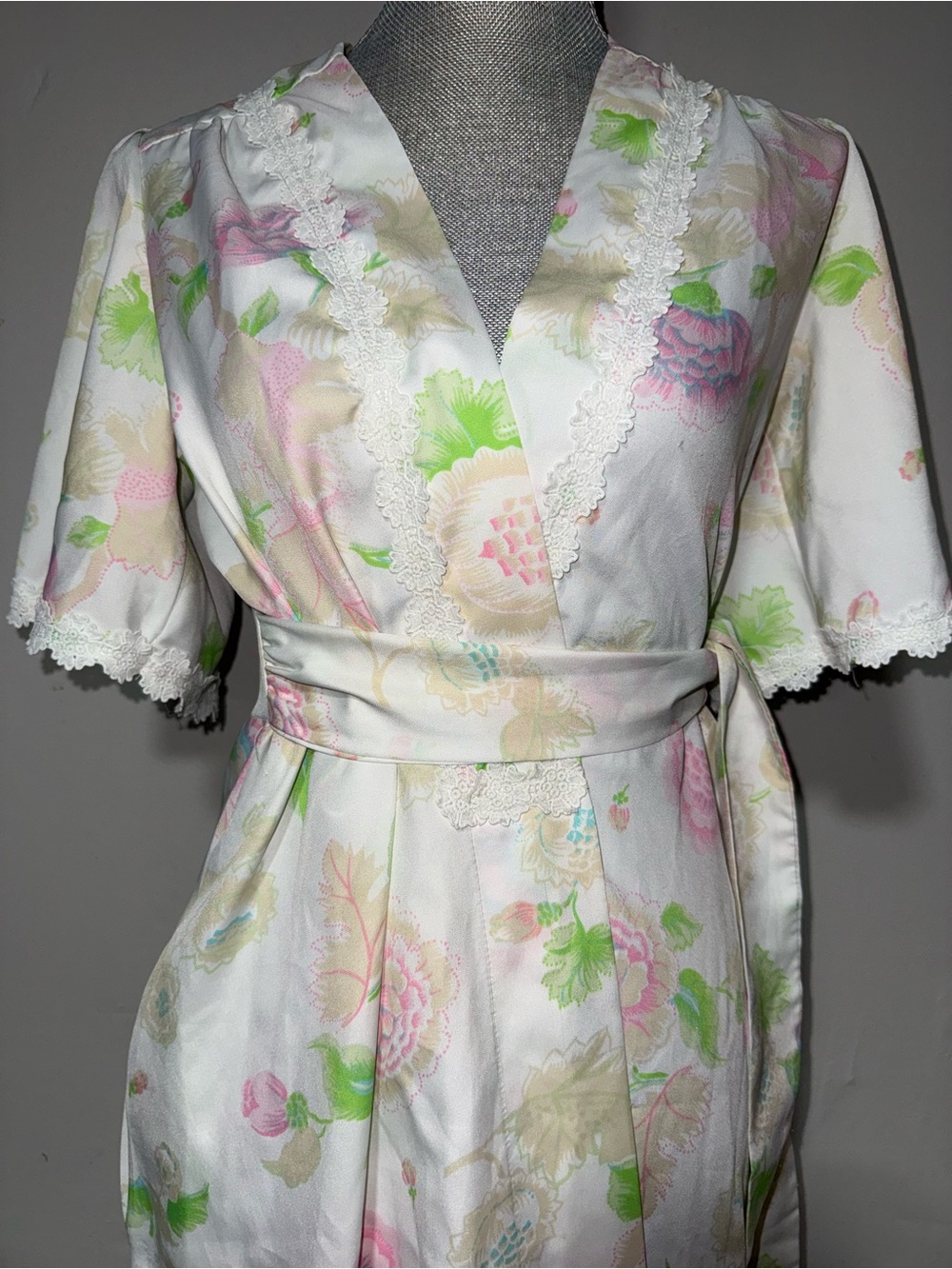 Vintage 1980s Cristian Dior Robe — Cream with Pink & Green - Picture 3 of 8